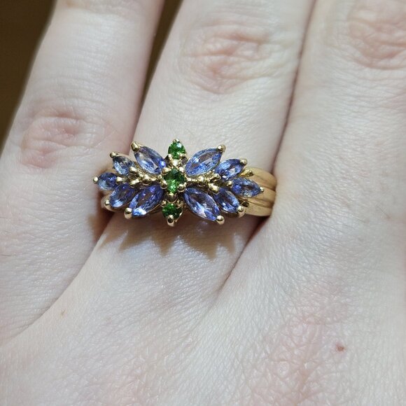 14K Yellow Gold Tanzanite & Emerald Flower Motif Cluster Gemstone Ring Size 8 - Picture 2 of 16